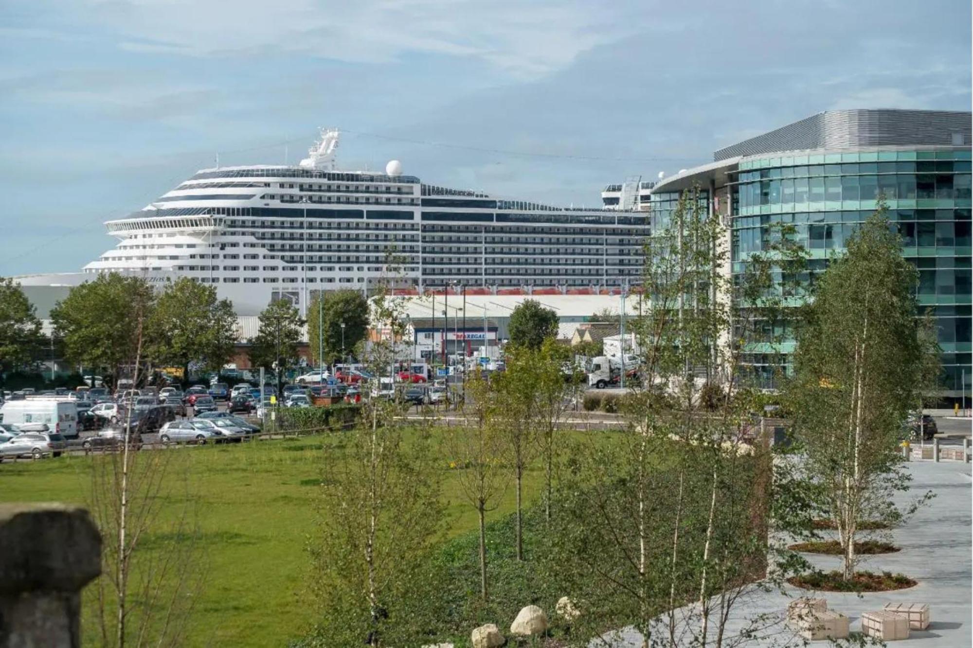 The Greenwich - Two Bedroom Apartment With Parking, Close To Ferry Terminals Southampton Bagian luar foto
