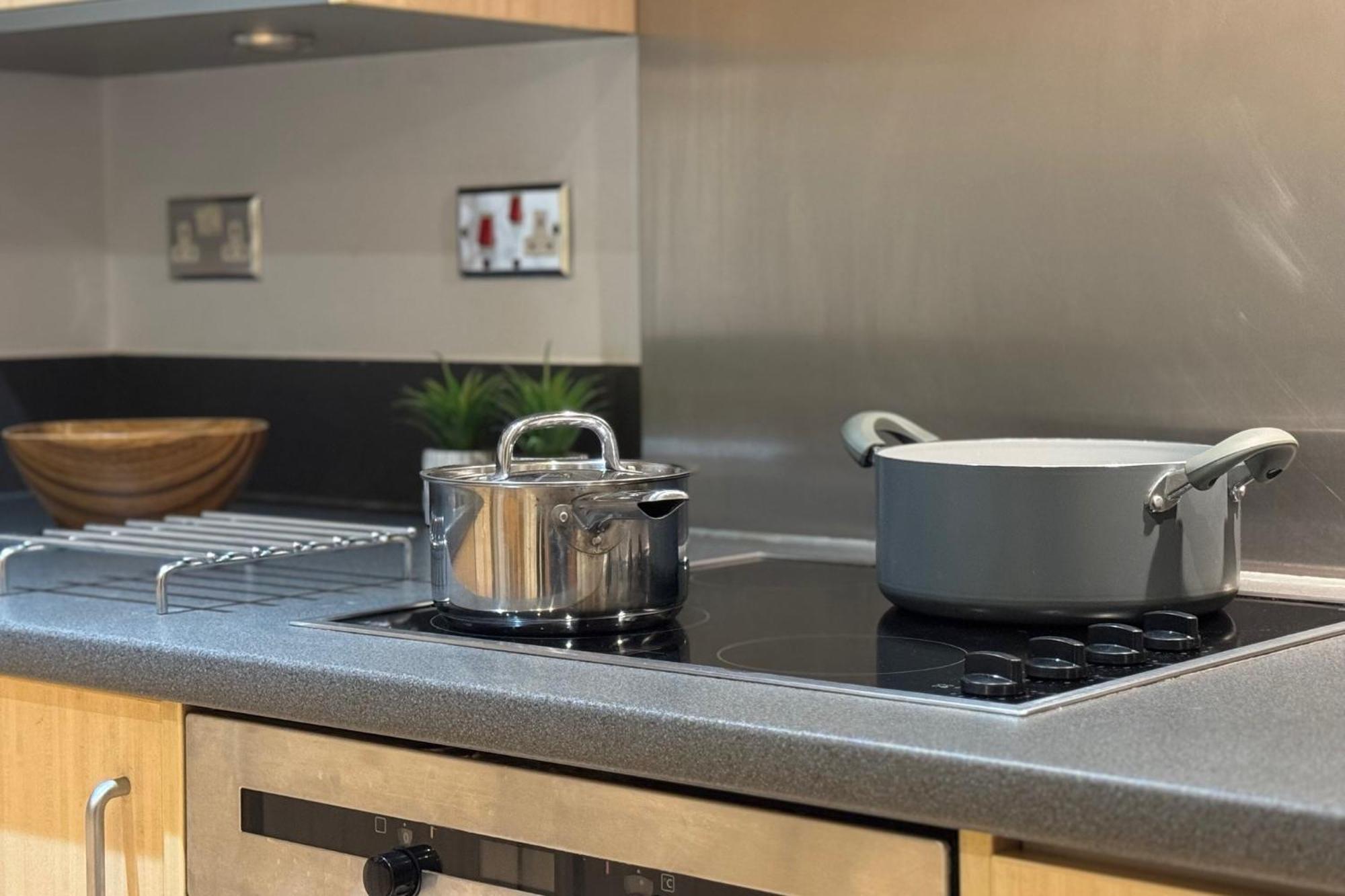The Greenwich - Two Bedroom Apartment With Parking, Close To Ferry Terminals Southampton Bagian luar foto