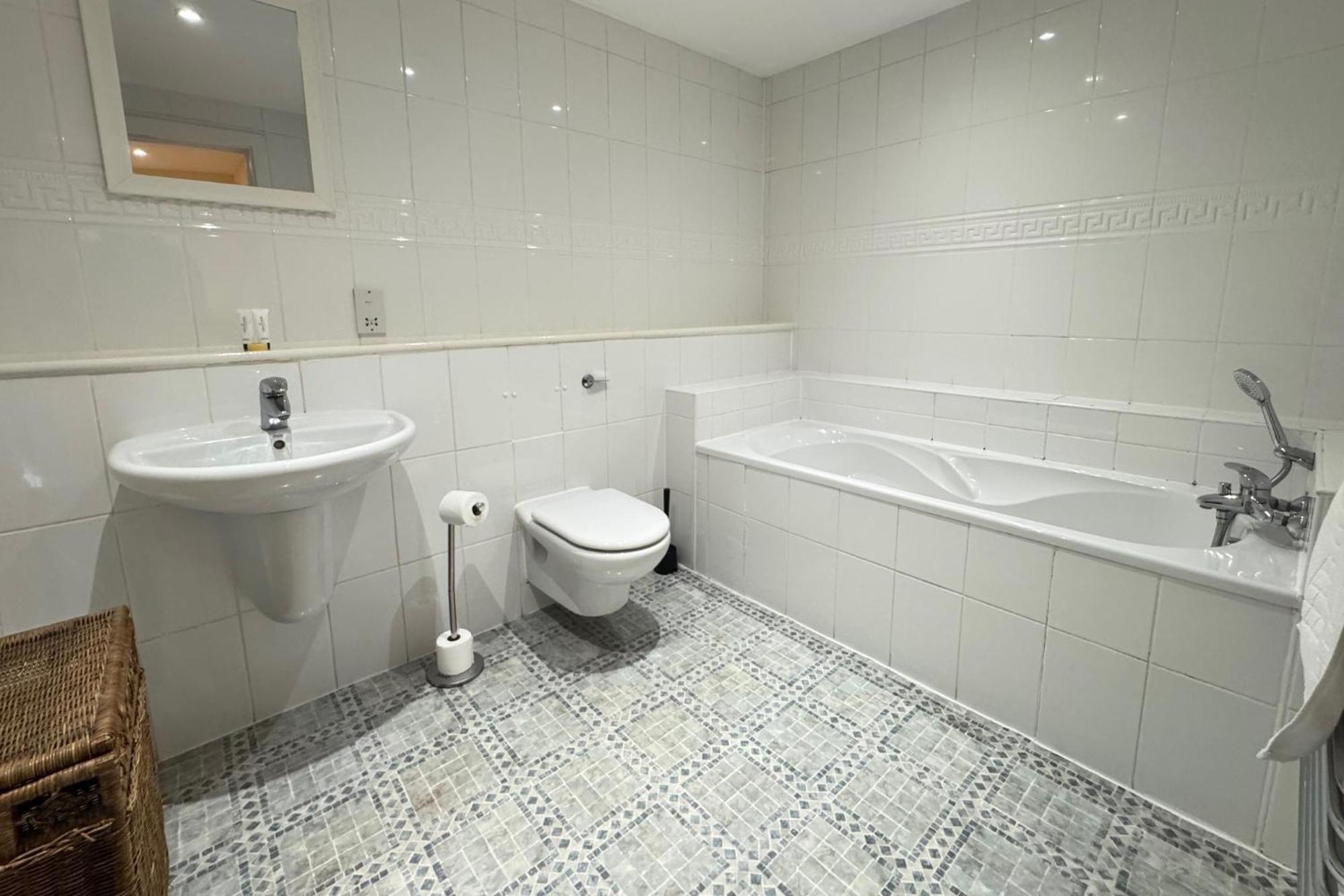The Greenwich - Two Bedroom Apartment With Parking, Close To Ferry Terminals Southampton Bagian luar foto